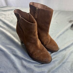 Franco Sarto Elmont Camel Suede Heeled ankle booties women's size 9
